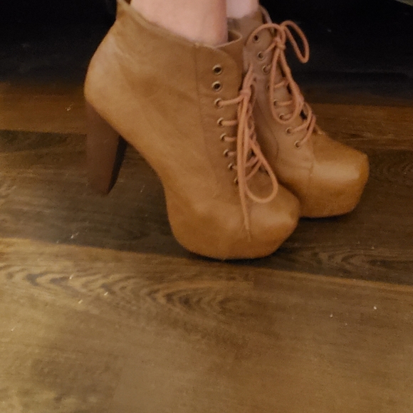 Shoes - 7. Tan. Super high, platform heels